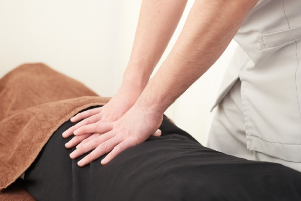 1人10分間の施術｜中央リハビリステーション エボルブ